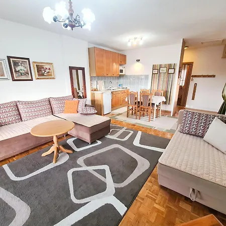 Urbanscape Apartment + Free Private Parking Sarajevo Exterior photo